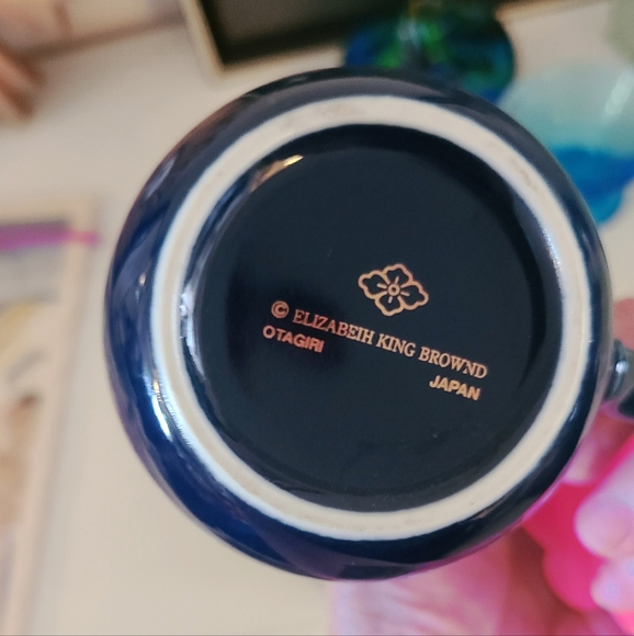 Otagiri Elizabeth King Brownd Cat coffee tea Mug Royal Blue White Cat in a - Picture 2 of 2